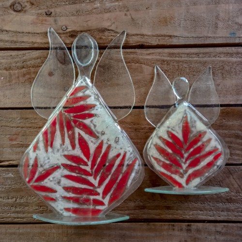 szklany-aniol-na-podstawce-czerwona-paprotka