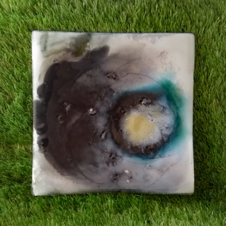 zielone talerze ze szkła artystycznego